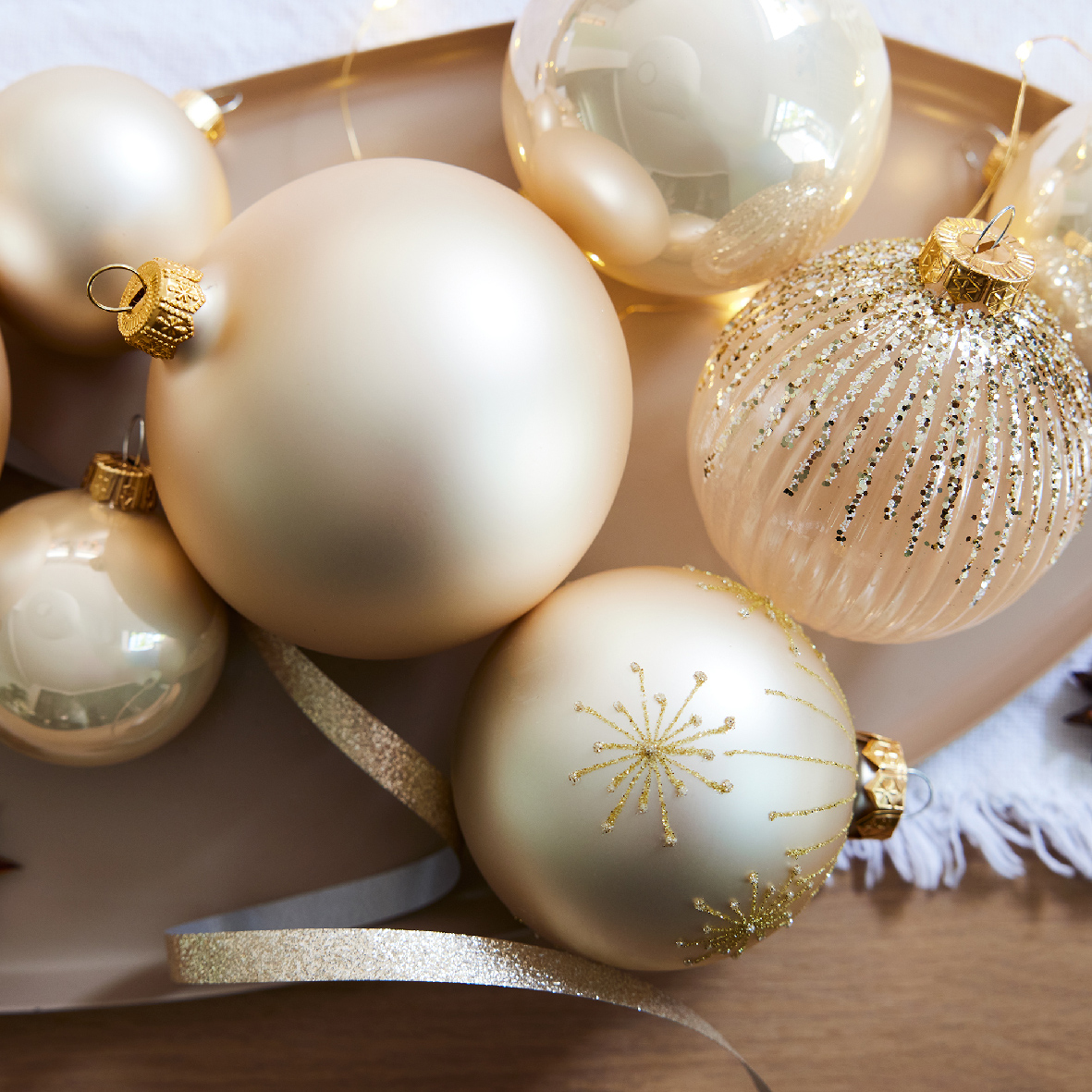 Տոնածառի ապակե խաղալիք, pearl/gold, նախշերով, 8սմ/Տուփ 12 հատ/