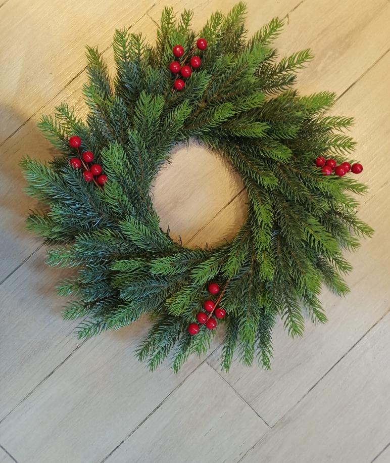 Ամանորյա օղակ ձյունապատ, կարմիր հատապտուղներով NATURAL SPRUCE SNOW-COVERED PVC, 40 սմ