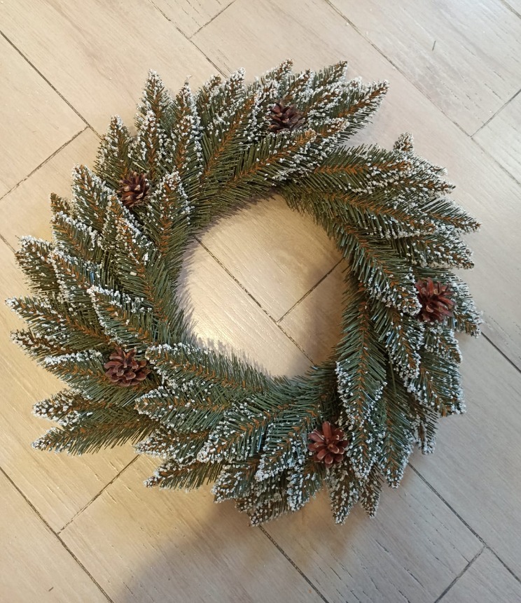 Ամանորյա օղակ, սպիտակ ծայրերով, կոններով PVC, 50 սմ