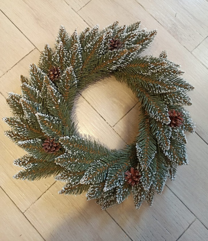 Ամանորյա օղակ, սպիտակ ծայրերով, կոններով PVC, 60 սմ